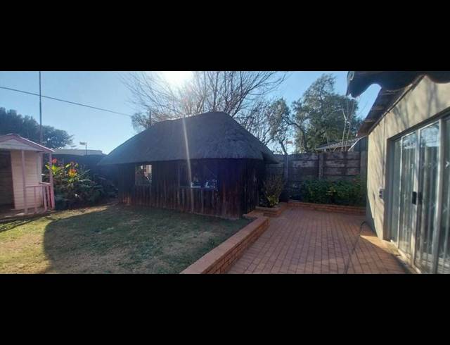 5 BEDROOM HOUSE FOR SALE IN WYCHWOOD